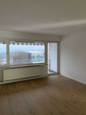 ***Renovierte 3 Zimmer-Wohnung - zentral in Remscheid***