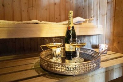 Licht & Wärme: Wintergarten mit Kachelofen – Bungalowtraum in ruhiger Lage