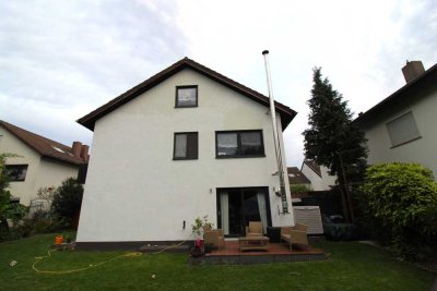Erbbau: Modernisierte 5-Raum-Doppelhaushälfte mit weitläufigem Garten in ruhiger Lage