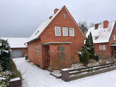 Gepflegtes Einfamilienhaus mit Nebengebäude und Garage in ruhiger Lage