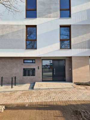 Moderne 2-Zimmer-Wohnung mit Balkon 1.OG, Fahrstuhl, Fussbodenheizg, smart Home, TG mit 11kW Wallbox