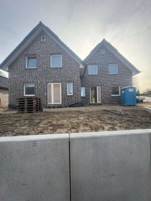 Ihr neues Zuhause: Stilvolle Neubau-Doppelhaushälfte in Lohne Gohfeld