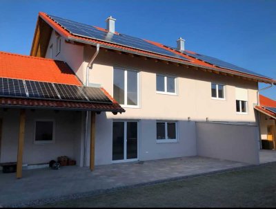 Moderne Doppelhaushälfte mit Loft-Dachboden, großer Terrasse, Garage & PV-Anlage–frei ab 01.04.2026