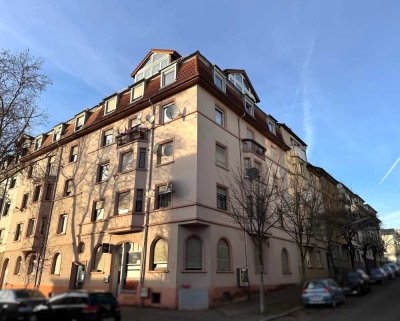 PF-West: Große 3-Zimmerwohnung in gut gepflegtem Zustand mit Balkon
