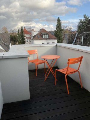Wohnen mit Balkon im Dachgeschoss: 2-Zimmer-Wohnung, Nassauer Straße