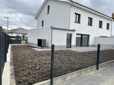 Moderne Doppelhaushälfte in Groß Schwülper - Neubau-Erstbezug