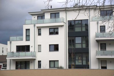 Neuwertige 3-Raum-Penthouse-Wohnung mit EBK in Euskirchen
