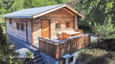 DAS EDLE • Berghütte in außergewöhnlicher Tischlerarbeit mit Freizeitwohnsitz