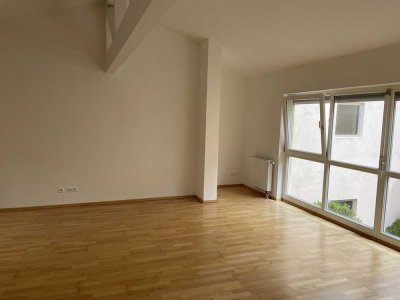 Stilvolle 2-Zi-Wohnung in Ludwigsburg, zentral