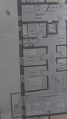 Eine moderne Wohnung mit einem großen Balkon