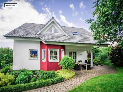Provisionsfrei Zweifamilienhaus in 34388 Trendelburg, Zur Schmiede