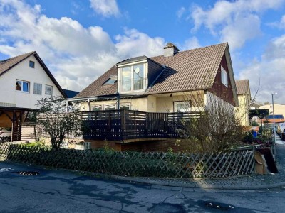 HOFHEIM: RENOVIERTES EFH MIT 6 ZIMMERN, 2 BÄDERN, 2 KÜCHEN, GARAGE UND CARPORT