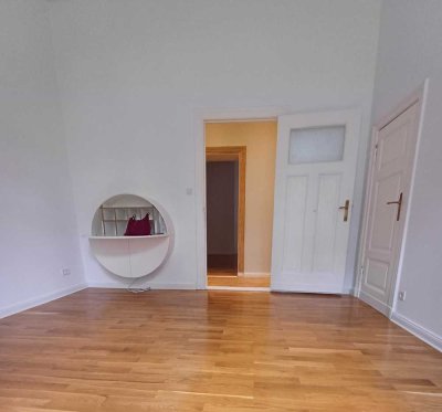 Bleibtreustraße! Charmante große ruhige 2-Zi-Altbauwhg, EG mit Gartenterrasse