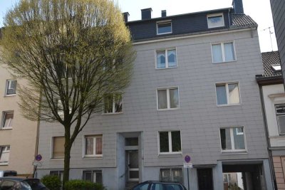 Schöne und gepflegte 2-Raum-DG-Wohnung in Solingen
