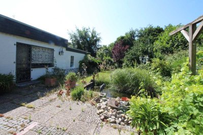 Rarität ! Bungalow in Bestlage mit Garten und XL-Garage.