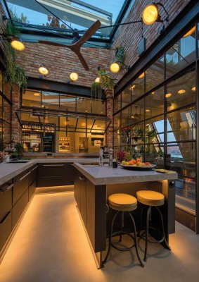 Penthouse mit Privatlift, Rooftop-Spa & City-West-Panorama