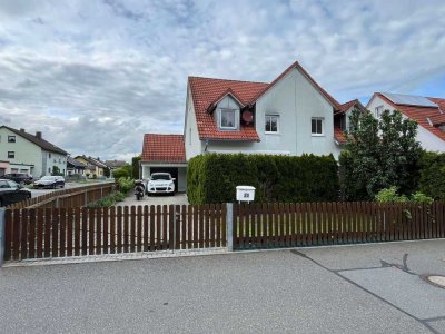 Attraktive Doppelhaushälfte mit Garage, Terrasse und Garten in Altenstadt an der Waldnaab (Kreis)