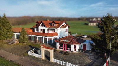 *Reserviert* Großzügiges Wohn- und Geschäftshaus mit Top-Zustand, großer Grundstücksfläche