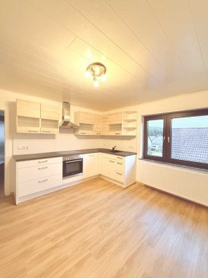 Großzügiges, freistehendes Haus mit zwei separaten Wohneinheiten und gepflegtem, eingezäuntem Garten