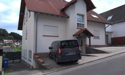 Geschmackvolle 3,5-Raum-DG-Wohnung mit gehobener Innenausstattung mit EBK in Bann