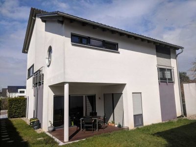 Schöne helle ETW mit Garten