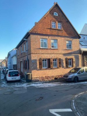 Dreieich-Götzenhain! Großzügiges Einfamilienhaus mit sonniger Terrasse!