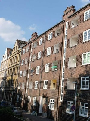 Frisch sanierte 2,5-Zimmer-Wohnung mit Balkon und großer Wohnküche