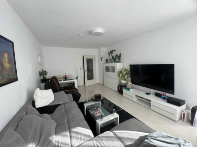 ** SCHÖNE 3 ZIMMER WOHNUNG MIT 2 BALKONEN UND EBK **