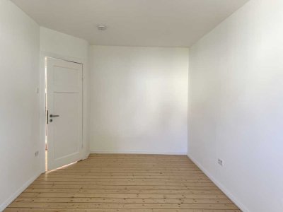 ERSTBEZUG NACH GRUND-SANIERUNG: Helle 2-Zimmer-Etagen-Wohnung in Hamburg-Heimfeld