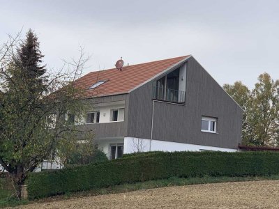 Charmante Dachterrassen Wohnung mit traumhafter Aussicht in Bergkirchen