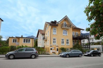 Außergewöhnliche, generalsanierte Villa mit Nebengebäude, beste Innenstadtlage von 83435 Bad Reichen