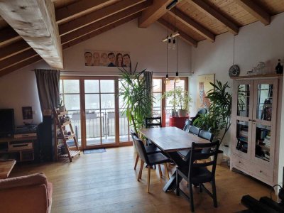 Charmante 2-Zimmer Dachgeschosswohnung mit Balkon in Feldkirchen-Westerham, Aschhofen,