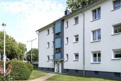 Für Sie demnächst neu tapeziert und frisch gestrichen, Erdgeschoss mit Balkon