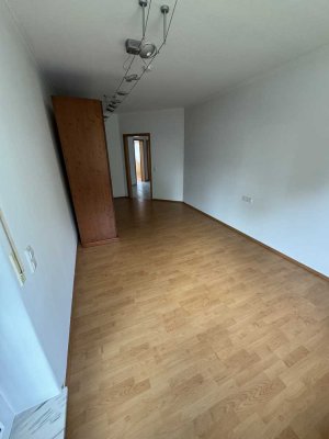 Vollständig renovierte 3,5-Raum-Wohnung mit Balkon und Einbauküche in Isny