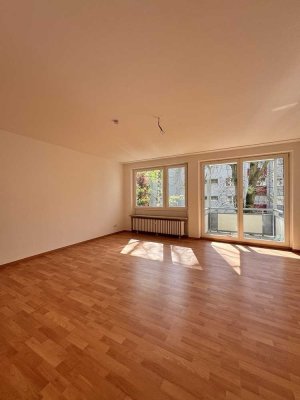 Frisch modernisiert mit Balkon und Küche