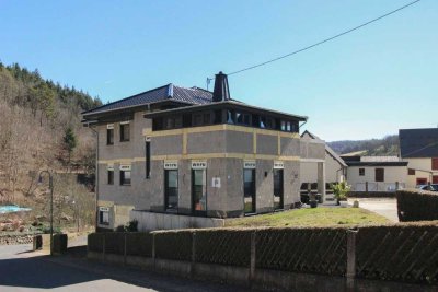 Nürburgring: Neuwertiges 6-Zi.-EFH mit Einliegerwohnung