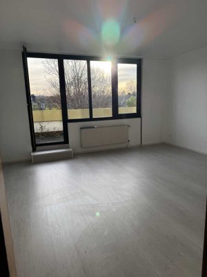 Frisch renovierte 3 Zimmer Wohnung mit Terrasse und Garage