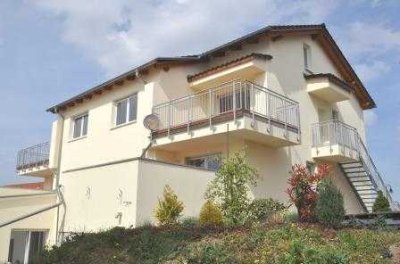 Helle 3 Zimmer Neubau-Wohnung im Souterrain mit sonniger Terrasse