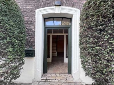 Außergewöhnliche Wohnung mit Hauscharakte, für Liebhaber des Besonderen.