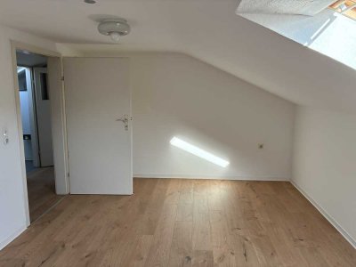 Schöne, frisch renovierte Dachgeschosswohnung sucht neuen Mieter