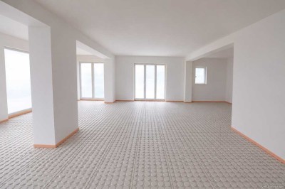 Exklusive Eigentumswohnung mit großzügiger Wohnküche, Loggia, Balkon und Terrassen