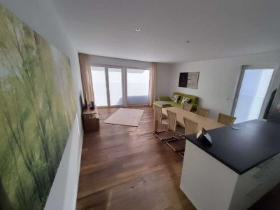 Moderne 4-Zimmer-Wohnung im Erdgeschoss mit Terrasse und Gartenmitbenutzung