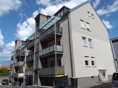 Nürnberg Altstadt: in 2019 neu ausgebaute top 3-Zimmer DG-Wohnung, Dachloggia, Kochinsel, Parkett