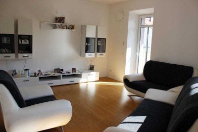 3-Zimmer Altbau Loft Wohnung am Lech: 63 qm, kernsaniert, 2 Balkone, Parkett, Küche, ruhig, nähe KUK