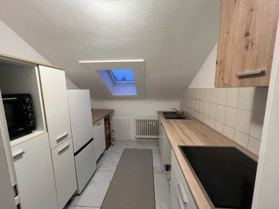 Renovierte 2 Zimmer  Wohnung mit Küche