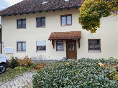 Schöne, ruhige EG Wohnung mit Einbauküche, Terrasse und Garage in Rudelzhausen