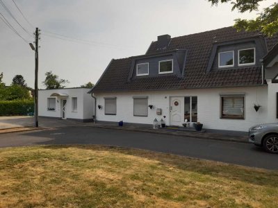3 x LEER !! Seniorenbungalow mit weiteren 2 Wohnungen