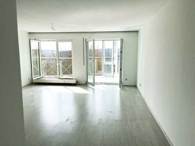 Großzügige 2-Zimmer-Wohnung mit Wintergarten, Aufzug in ruhiger Lage, TG-Stellplatz zustäzlich