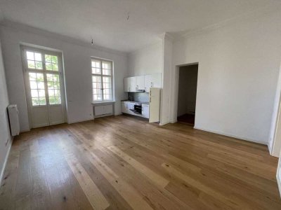 Frei! Schöne 2-ZKB-Wohnung mit Balkon + Pkw-Stellplatz