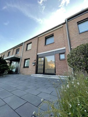 Frisch renoviertes und großzügiges Traumhaus in Bestlage Krefeld-Fischeln ab 15.08.2025